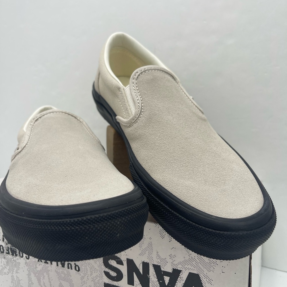 Vans Men's Skate Slip-On
Tan/Black Sneakers
VN0A2Z31Y59
Beige Slip-On Sneakers - Picture 11 of 16